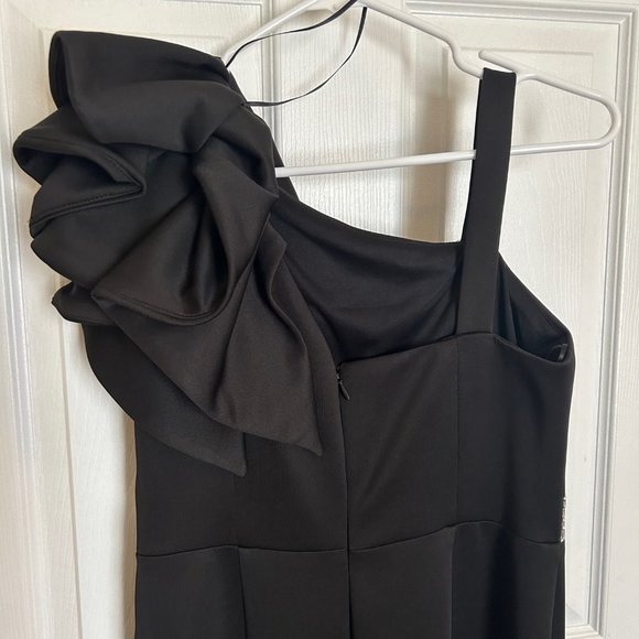 R&M Richards Black Evening Gown with Shoulder Bow, Macy's Size 6 - Picture 4 of 5